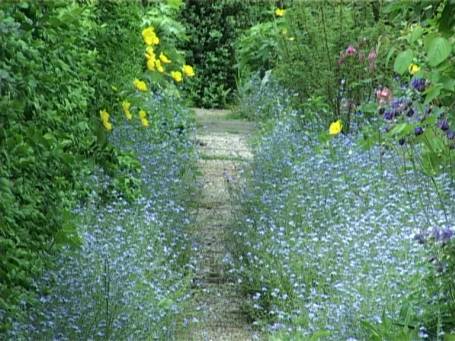 Kranenburg : Ein Weg durch den Garten